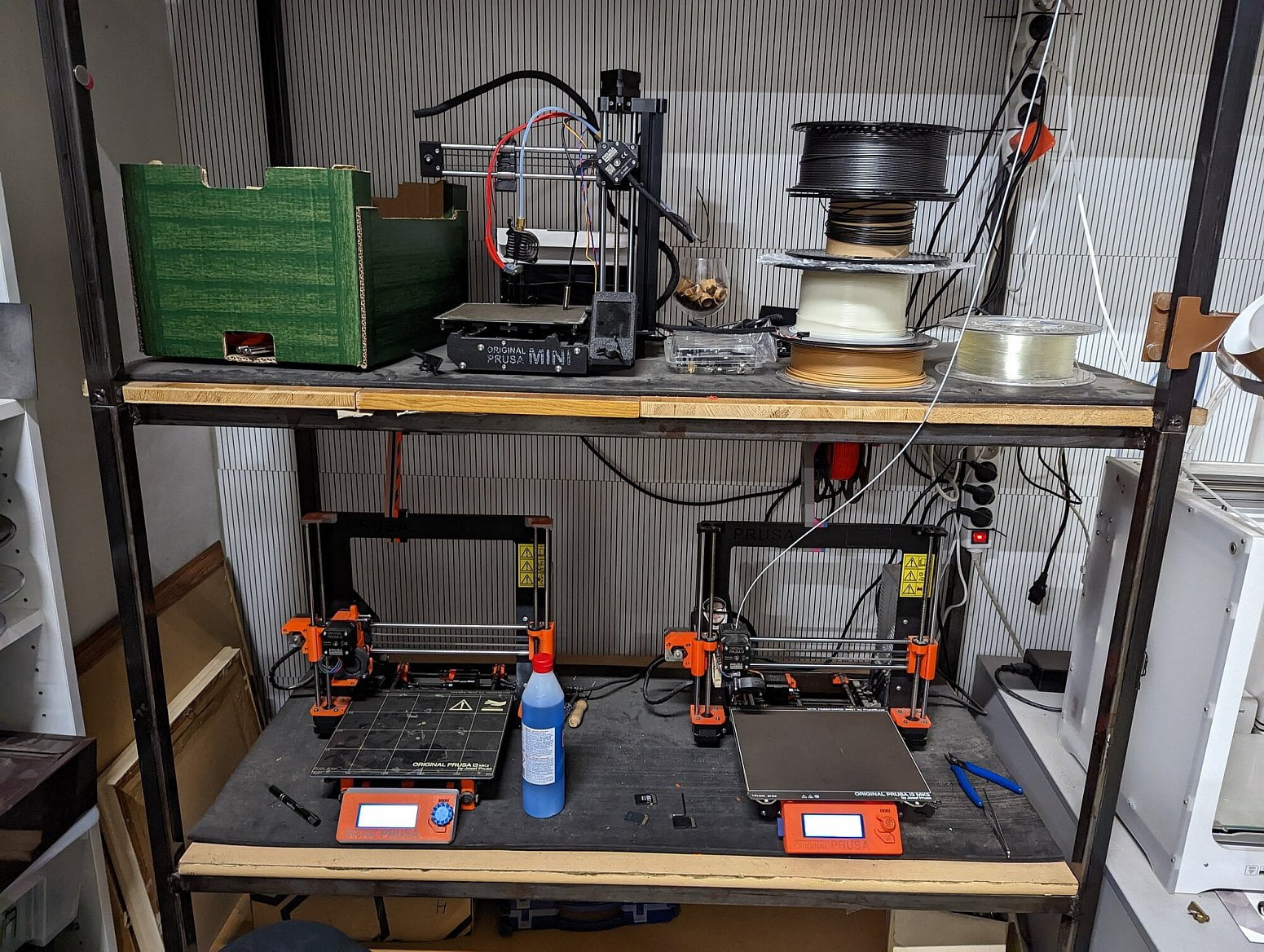 Koutek s 3D tiskárnami.