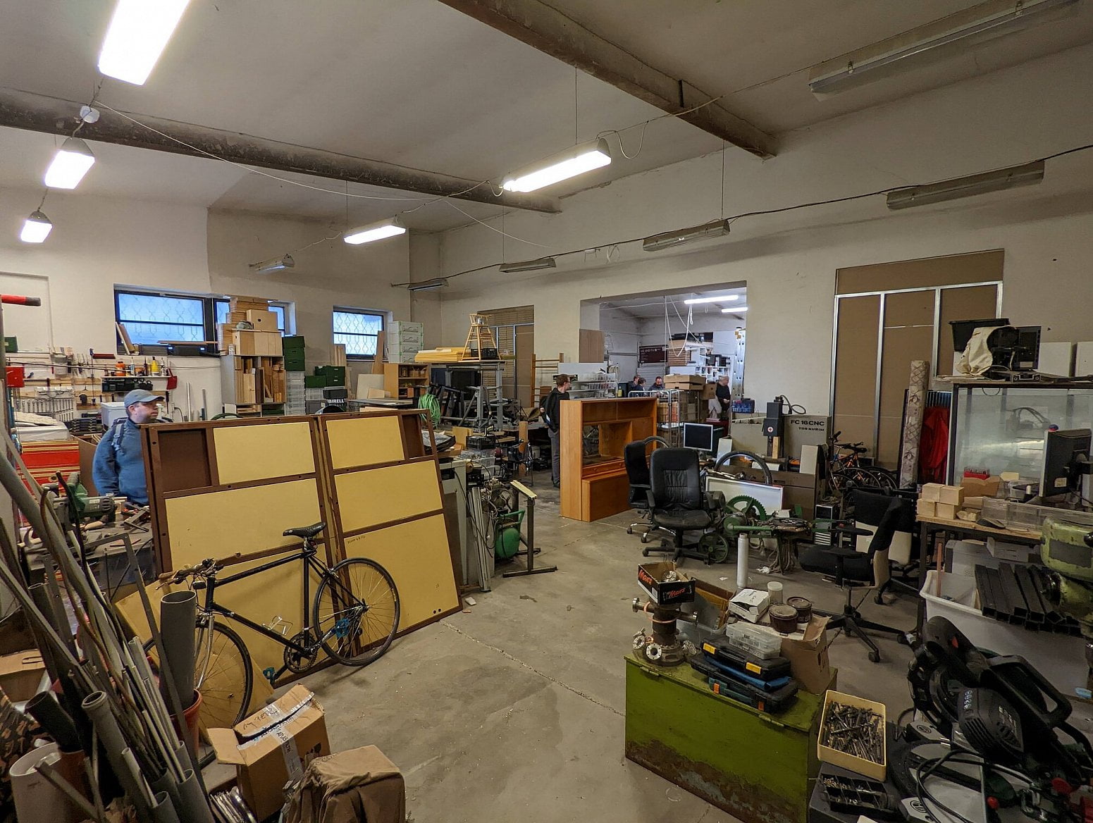 Pohled do dílenské části.