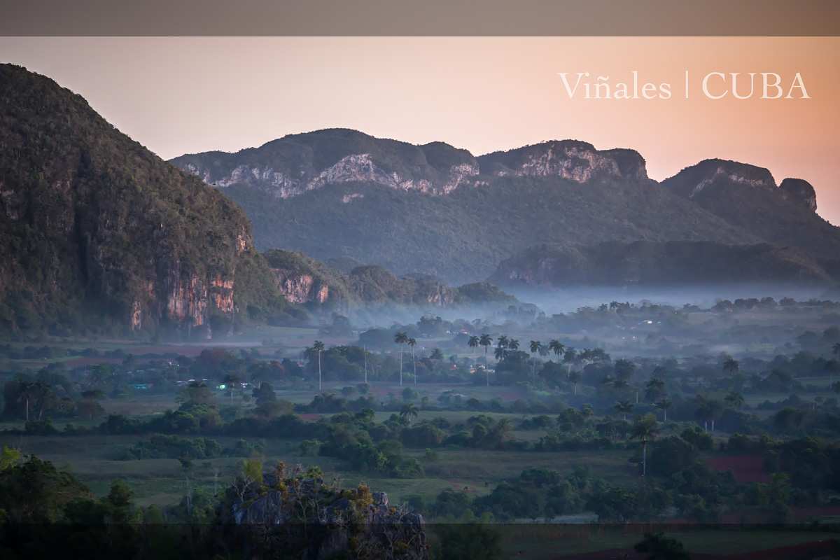 Údolí Viñales při svítání. Kuba.