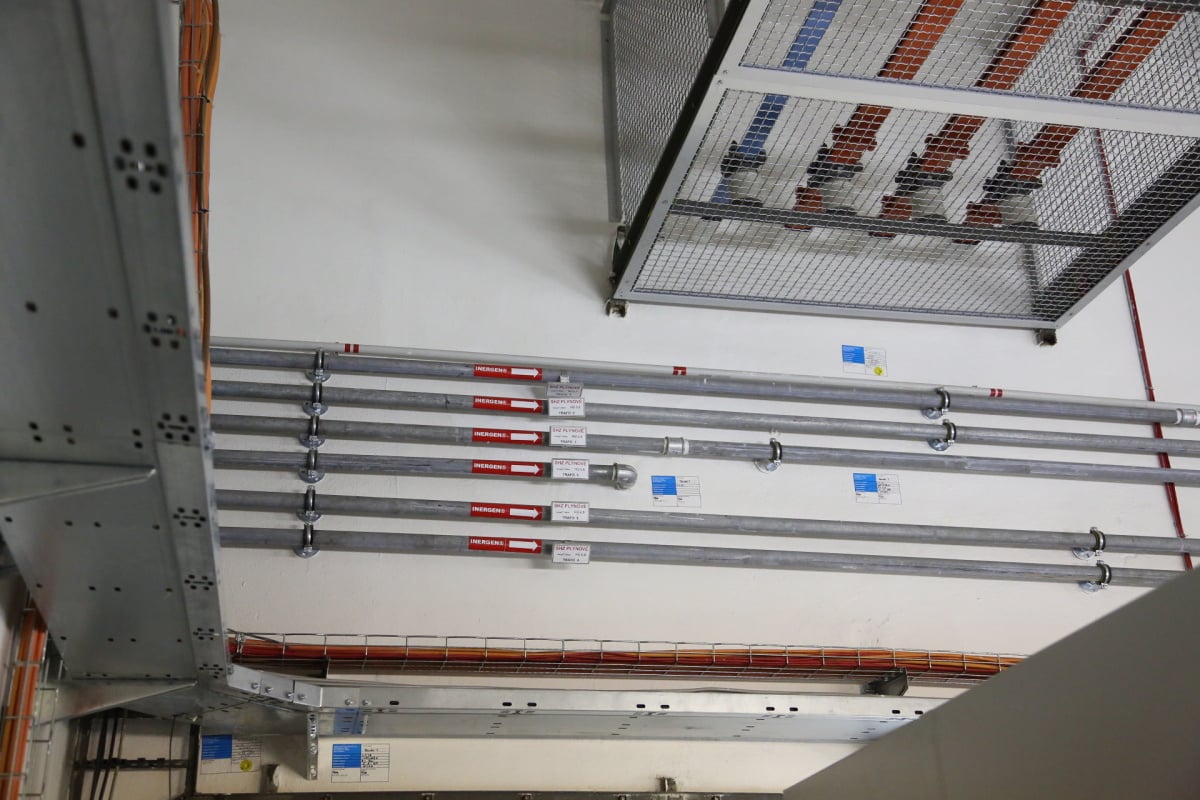 Od sklepů po věž - Ústřední telekomunikační budova CETINu