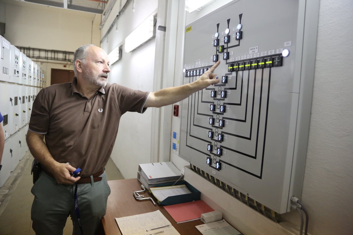 Výpadky energie tady ale prý v podstatě nezažili - kromě plánovaných výpadků kvůli údržbě. "Ostře na diesely jedeme tak jednou ročně", říká Luboš Záruba.