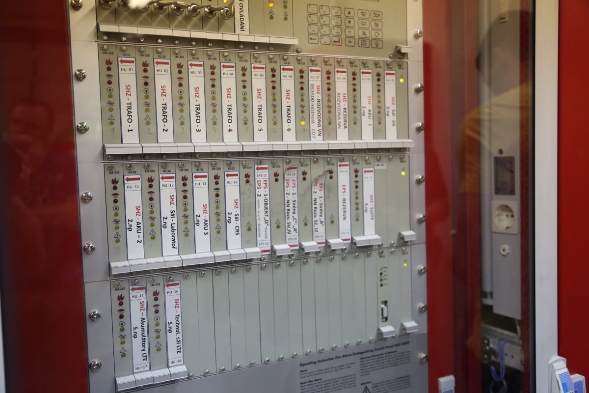 Od sklepů po věž - Ústřední telekomunikační budova CETINu