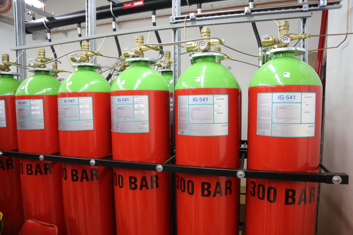 Od sklepů po věž - Ústřední telekomunikační budova CETINu