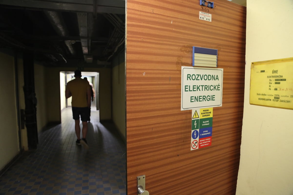 Od sklepů po věž - Ústřední telekomunikační budova CETINu