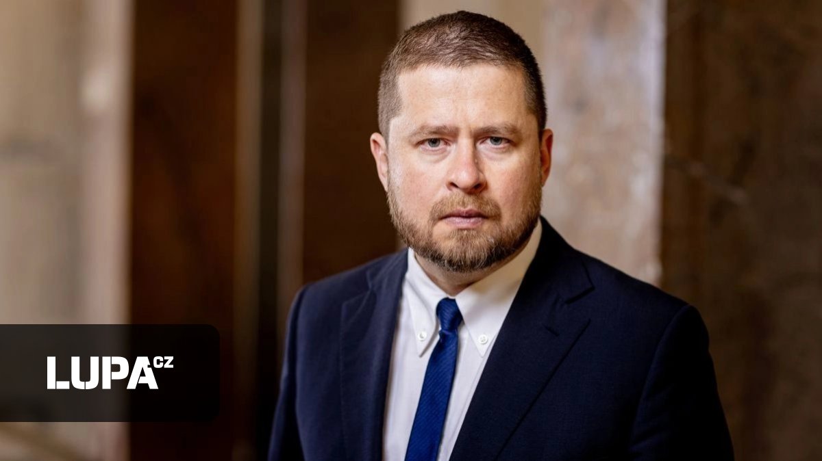 Geekovský guvernér koupil do ČNB čtyři výkonné grafické karty a nabízí stáže v umělé inteligenci