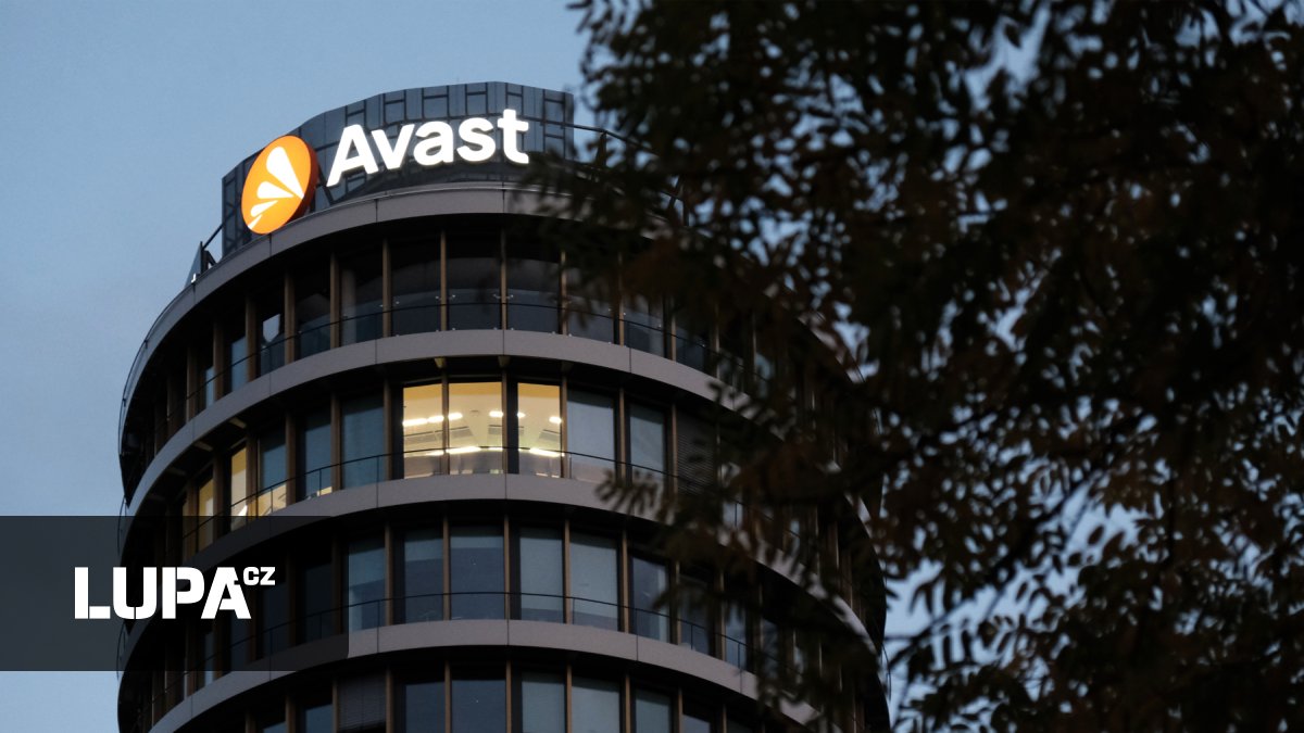 Podvodníci s novým trikem v Česku kradou peníze a identity přes Facebook a Messenger