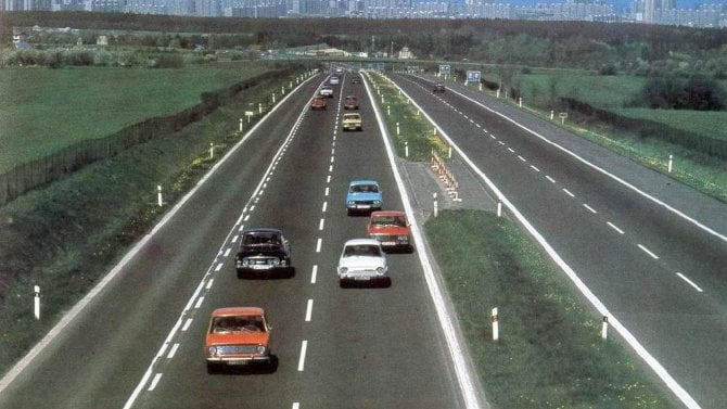 Až budete stát v koloně na D1, můžete slavit. Dálniční propojení Prahy a Bratislavy se otevřelo před 45 lety