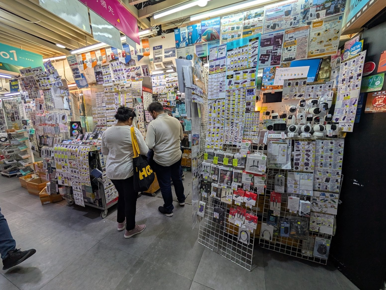 Mongkok Computer Centre v Hongkongu