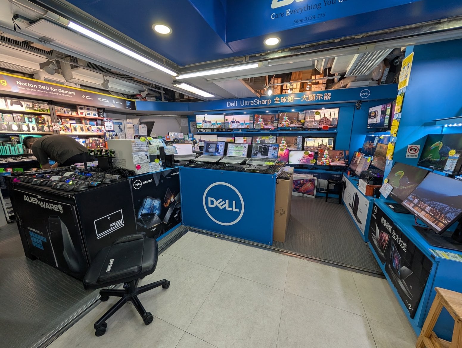 Mongkok Computer Centre v Hongkongu