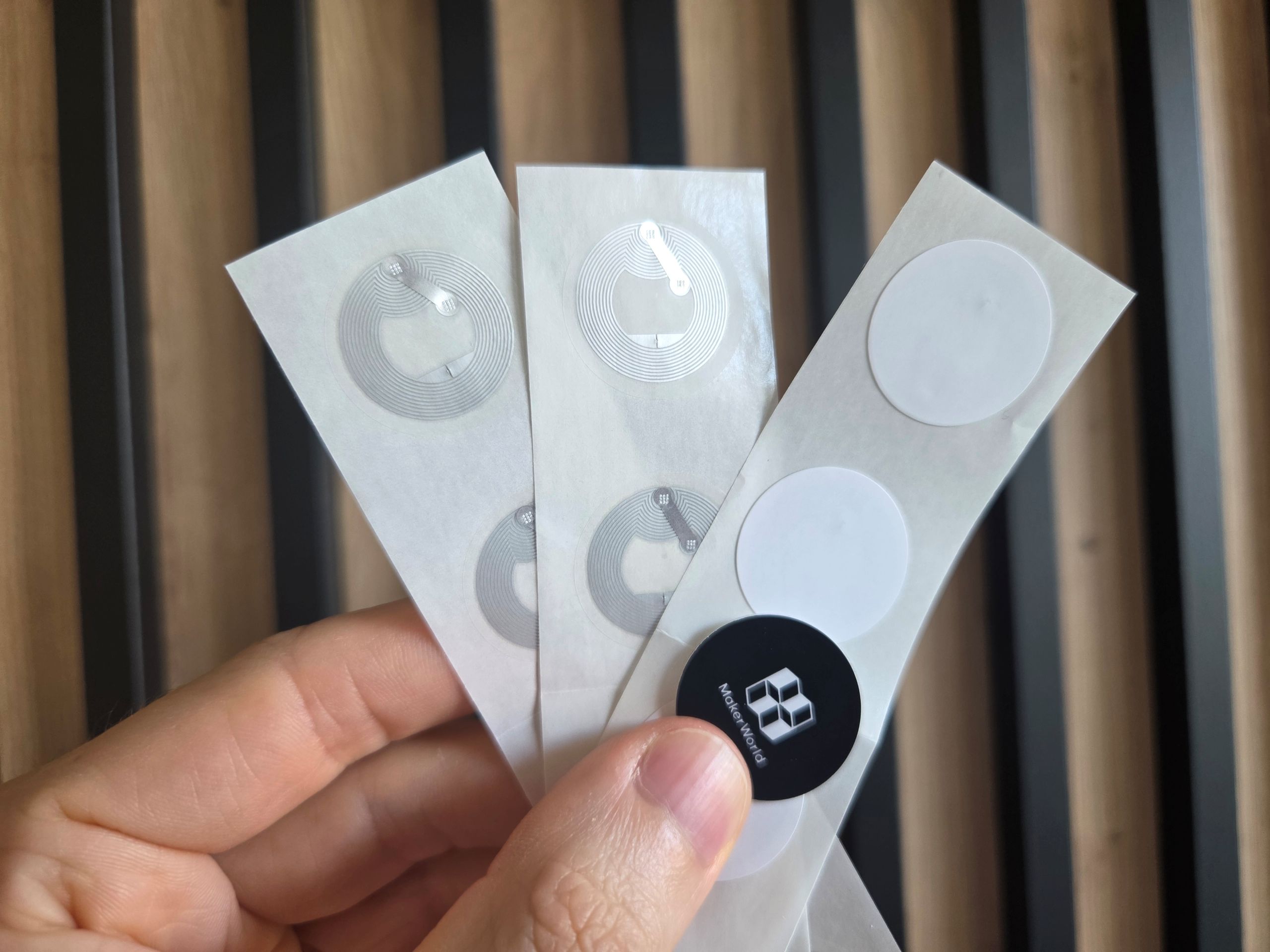 NFC tag může mít mnoho podob, funkčnost je ale vždy stejná