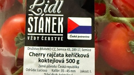 Česká potravina podle Lidlu? Obchod nabízel rajčata s neexistující vlajkou na obalu