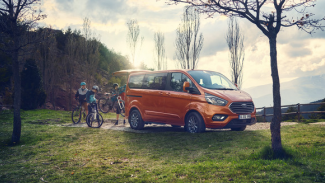 Náhledový obrázek - Ford Tourneo Custom je teď ještě úspornější a nabízí mild-hybridní techniku