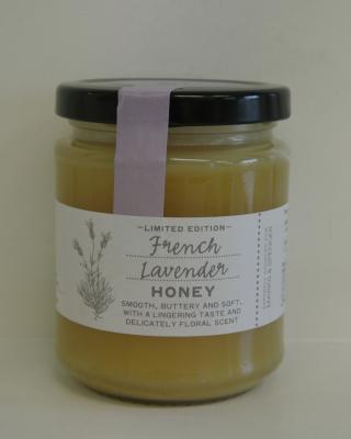 LIMITED EDITION French Lavender HONEY - Květový med z levandulí. Kategorie: Nejakostní potraviny. Nevyhovující parametr: hydroxymethylfurfural (HMF), aktivita diastázy. Obsah látky hydroxymethylfurfural byl vyšší, než připouští příslušný právní předpis. Hydroxymethylfurfural (HMF) je látka, která vzniká například při vyšších teplotách během zpracování medu. Med nevyhověl legislativním požadavkům na aktivitu enzymu diastáza. Aktivita enzymu klesá například stárnutím medu. Distributor / Prodávající: Marks and Spencer C. Místo kontroly: Marks and Spencer Czech Republic, a.s., Liberec