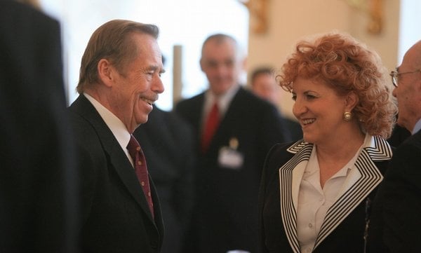 2012-08-policie-chce-stc3adhat-parkanovou-kvc5afli-letounc5afm-c