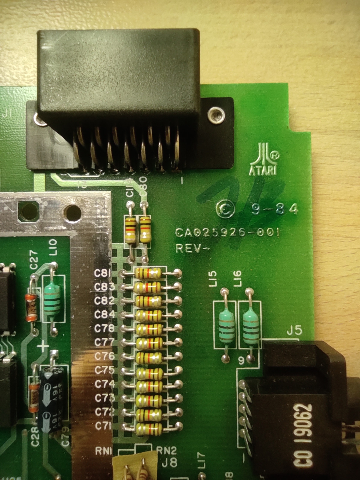 Detail základní desky. Datum výroby.