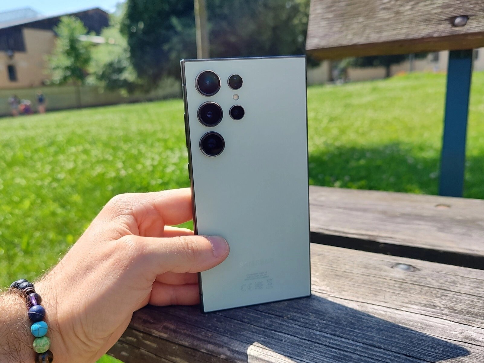 Mimo zelená záda máte na výběr z dalších šesti barevných variant