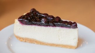Cheesecake s borůvkovou polevou