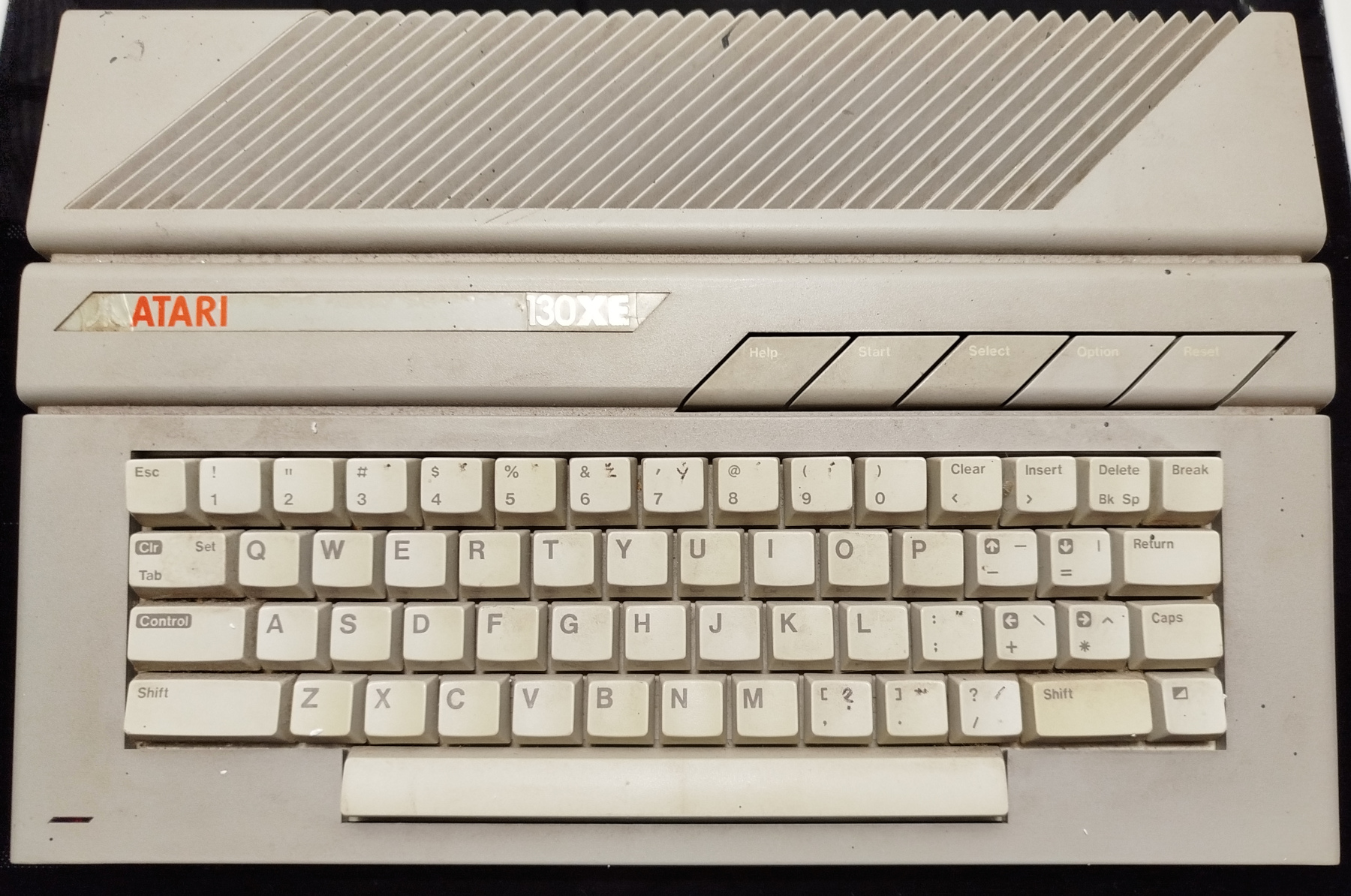 Doručené Atari 130XE.
