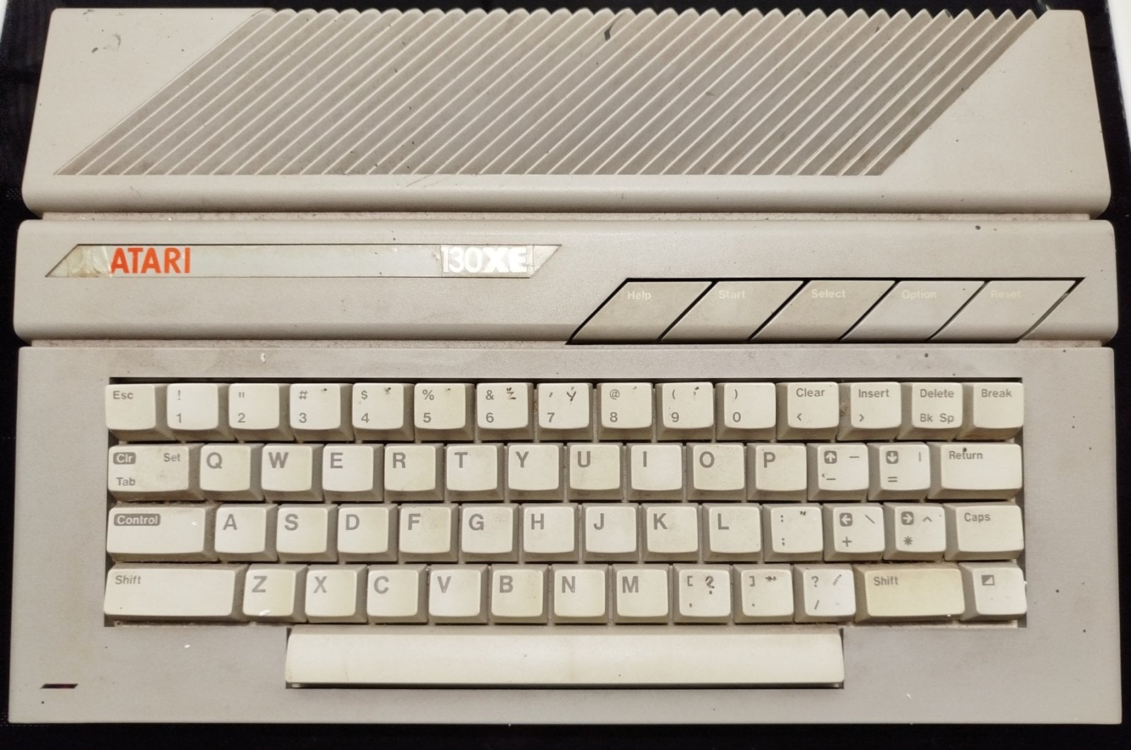 Doručené Atari 130XE.