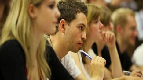 Náhledový obrázek - PwC: Studenti přestávají číst noviny