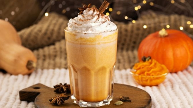 Pumpkin Spice Latte s podzimním zátiším