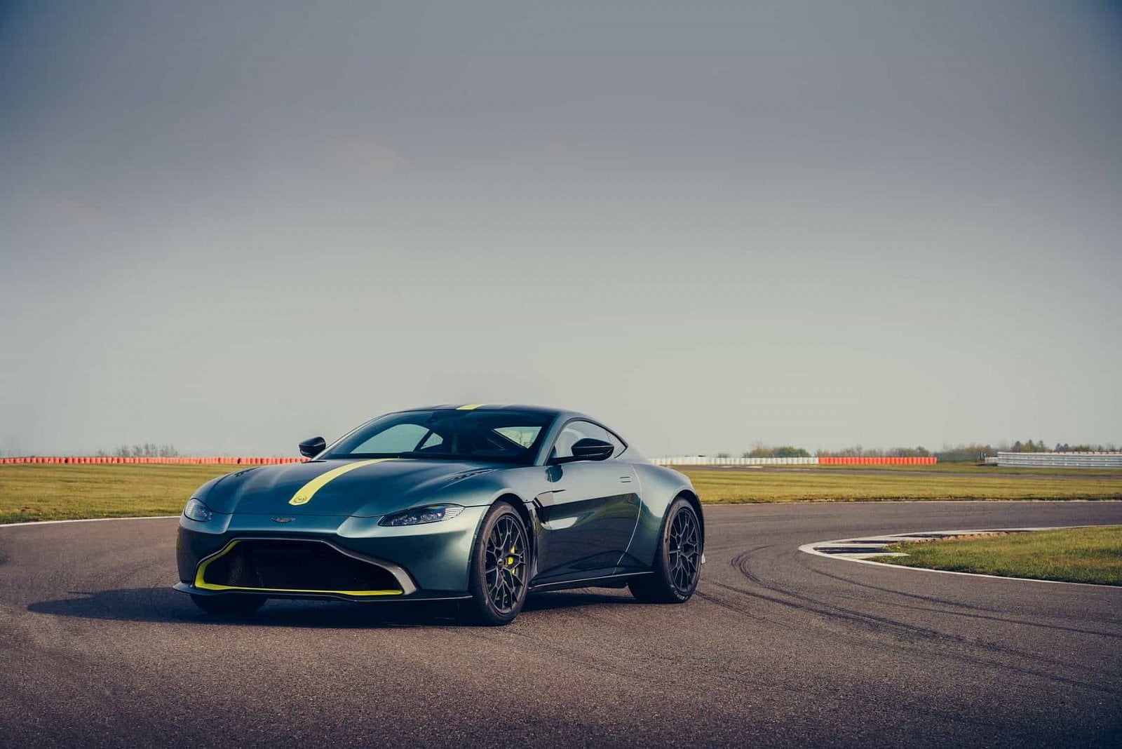 2019-05-aston-martin-vantage-amr_06.jpg