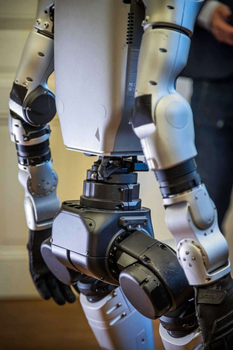 Seznamte se, to je humanoid Charles