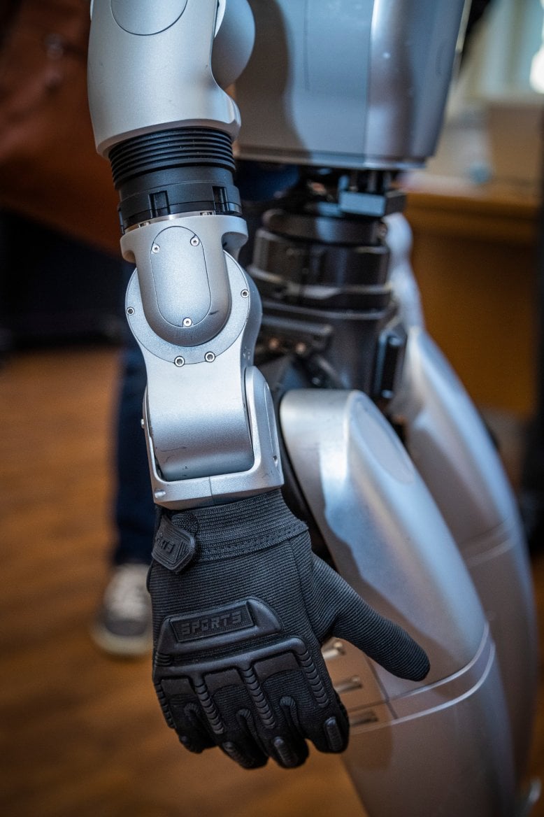 Seznamte se, to je humanoid Charles