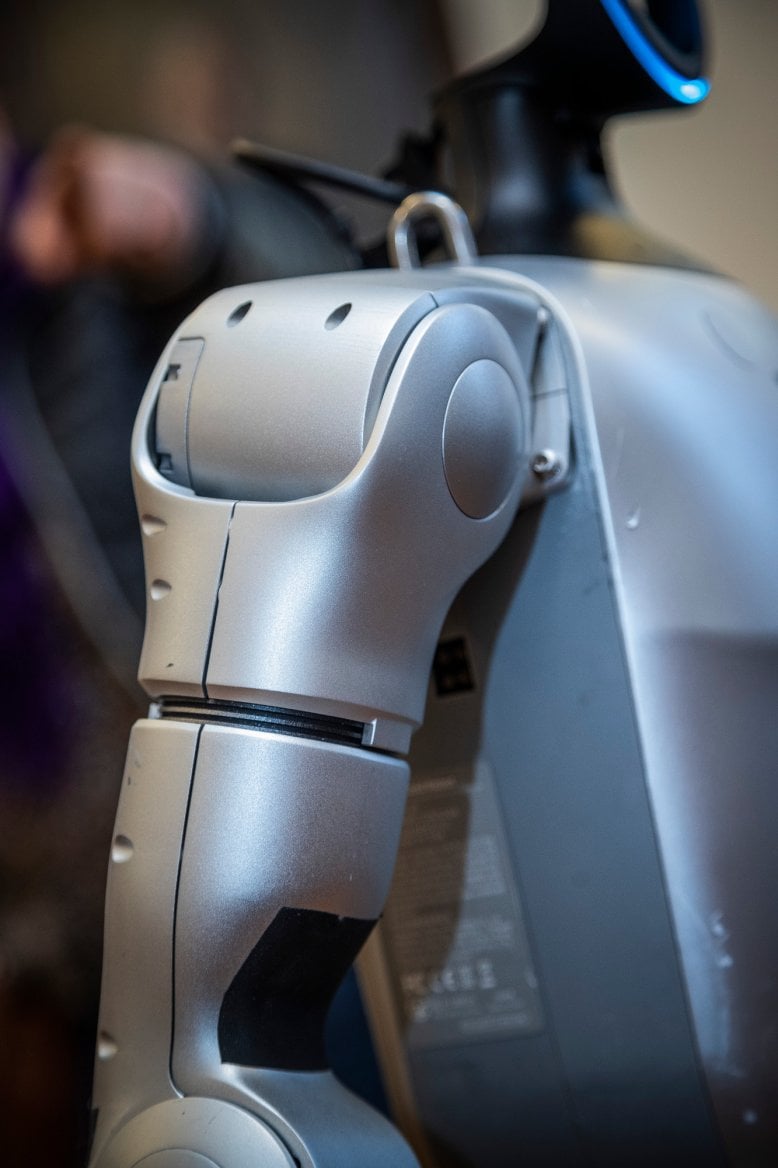 Seznamte se, to je humanoid Charles