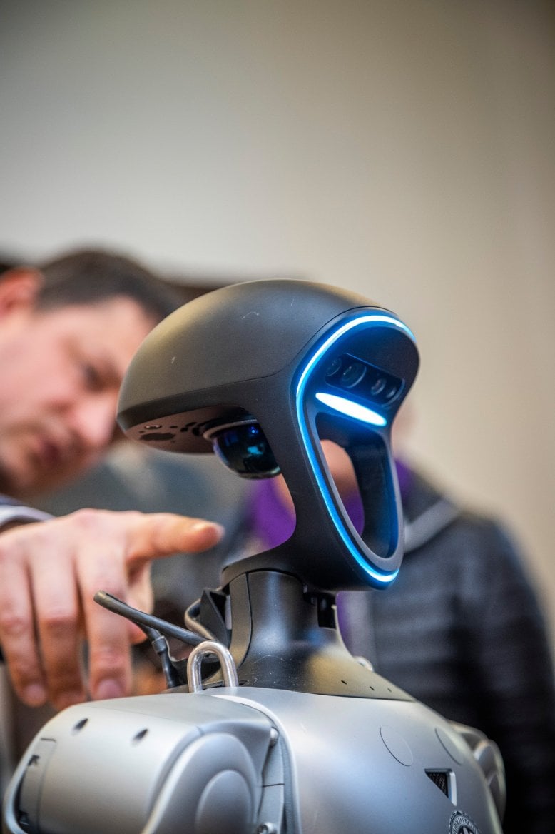 Seznamte se, to je humanoid Charles