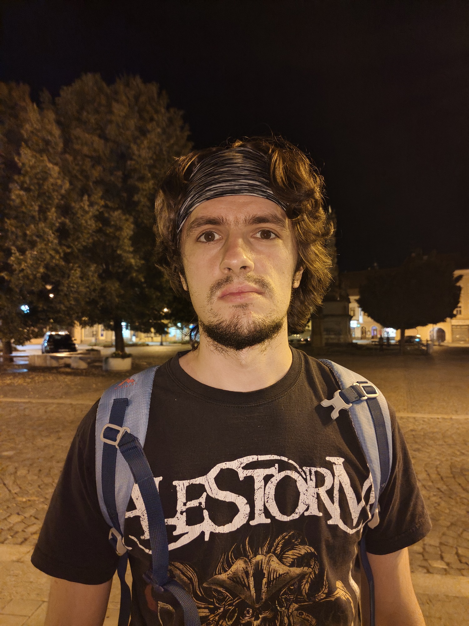 Noční foto s Aura Light (teplé barvy)