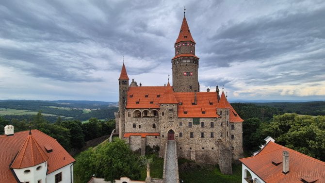 Jak vypadá základnová stanice O2 na středověkém hradě?