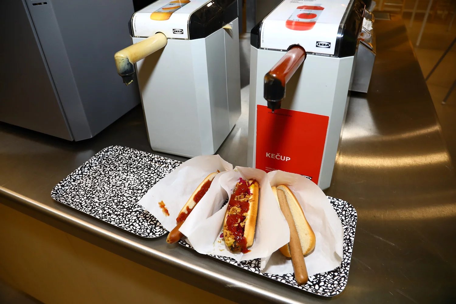 IKEA prodává tři druhy hotdogů