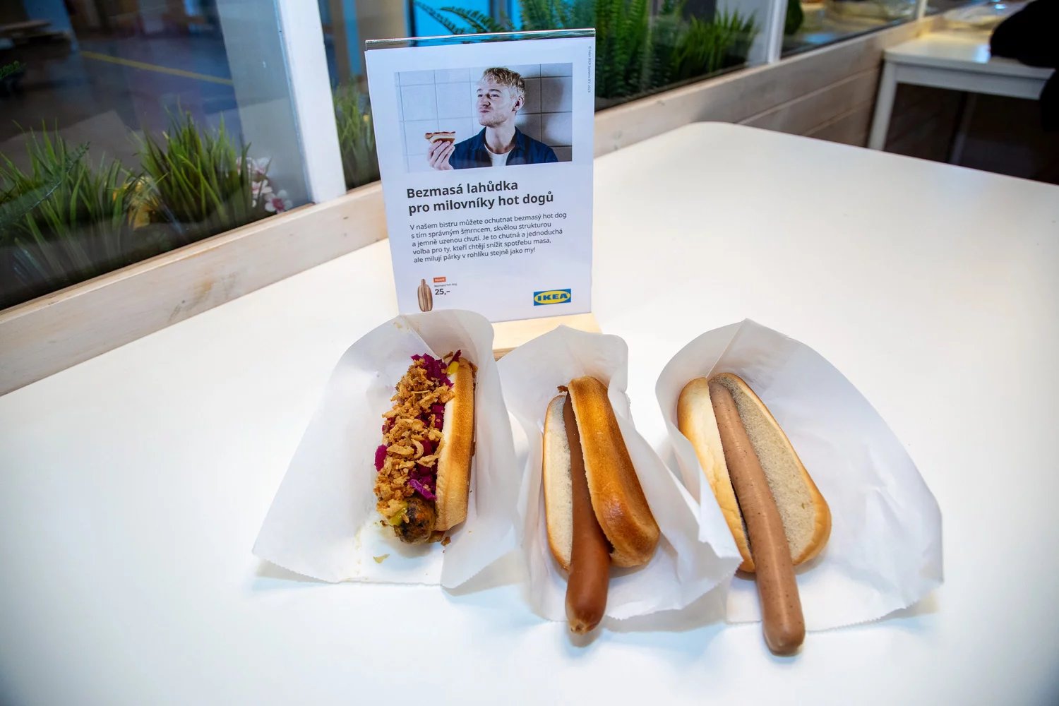 IKEA prodává tři druhy hotdogů