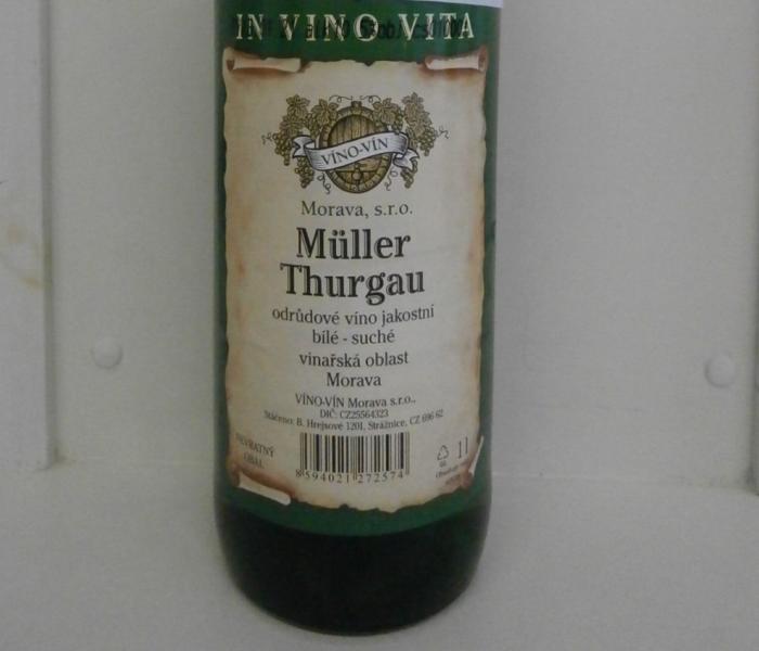 Müller Thurgau, odrůdový jakostní? Přídavek 51 % vody, dále sacharózy a cukru (opět VÍNO-VÍN Morava Strážnice / prodejce  SKKS Staré Město)
