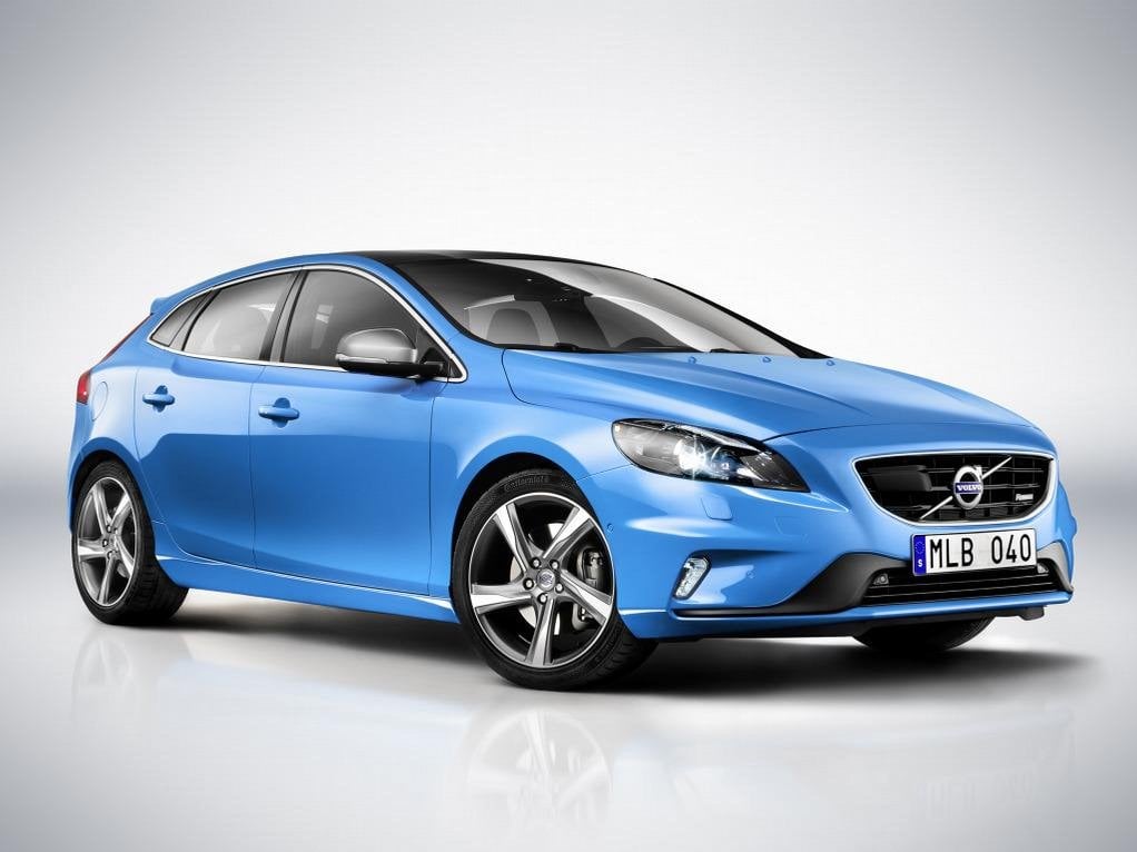 2018-10-volvo-v40-r-design-1.jpg