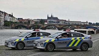 Náhledový obrázek - Policie bude jezdit v elektromobilech, dobije je na veřejných stanicích