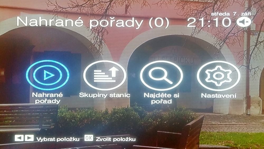 Základní nabídka boxu. V televizním stylu bychom řekli - Home. Dálkový ovladač však tlačítko domečku postrádá, takže ji najdete na ikonce Menu.