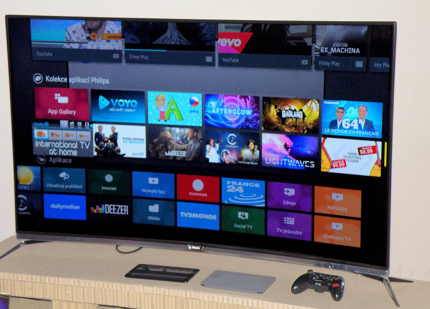 U televizorů s Android TV naleznete i sekci "Kolekce aplikací Philips". Po pravdě řečeno, jde o aplikace z původní chytré platformy značky, zvané NetRange. Ta má ve skutečnosti zajistit hladší přechod, než budou nové aplikace pod Android TV stabilnější. Mohu potvrdit, že stabilnější zatím opravdu jsou...