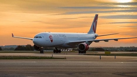 Náhledový obrázek - Z předních světových aerolinek se pomalu stává aeroklub. Dočkají se ČSA stého výročí?