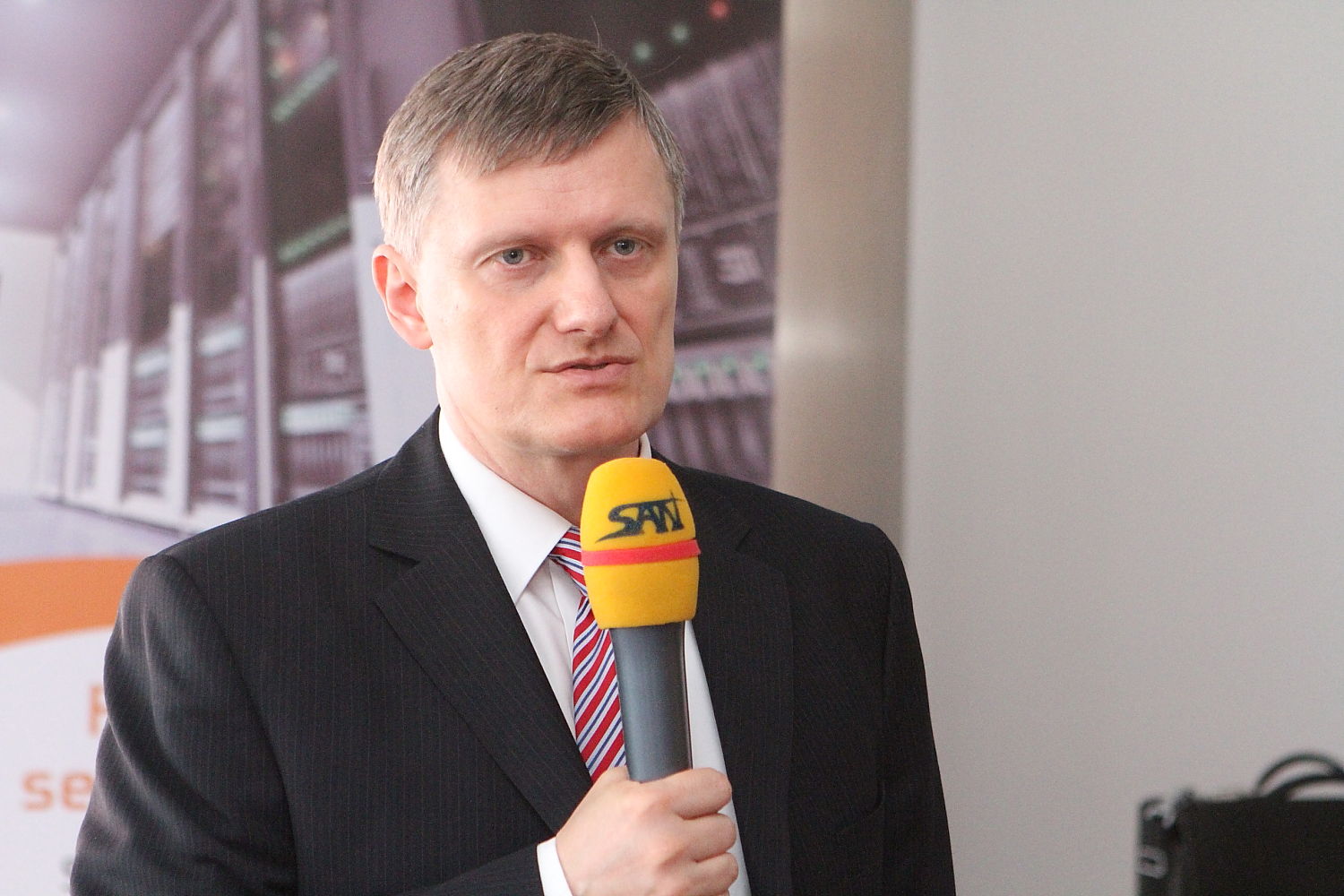Tisková konference k oficiálnímu spuštění datacentra Tower Českých Radiokomunikací v prostorách televizního vysílače pražském na Žižkově. Marcel Procházka, manažer pro rozvoj služeb a strategie.