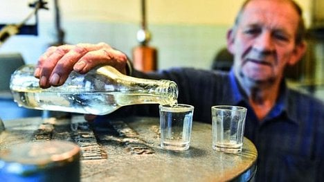 Náhledový obrázek - Reklama na alkohol by neměla zobrazovat živé bytosti, tvrdí Vojtěch. Připravuje regulaci