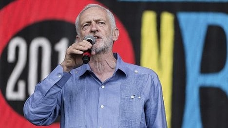 Náhledový obrázek - Corbyn předvídá pád Mayové a další volby. Už rozjel kampaň