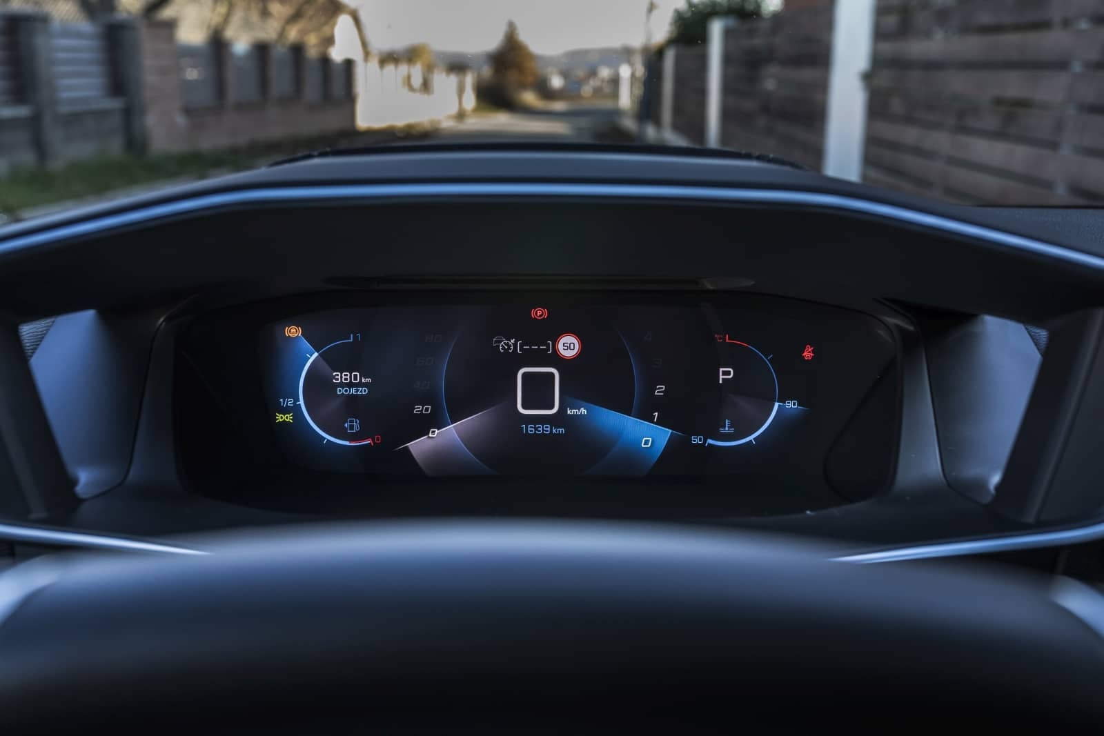 2020-01-Peugeot208066.jpg