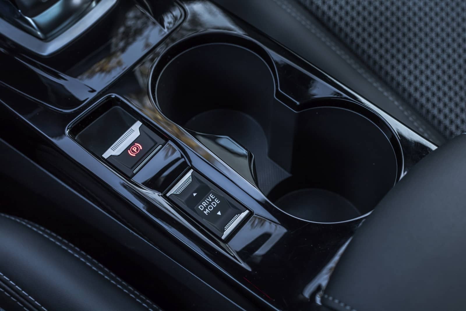 2020-01-Peugeot208082.jpg