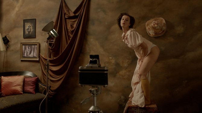 Karel Roden jako Jan Saudek ve filmu Fotograf