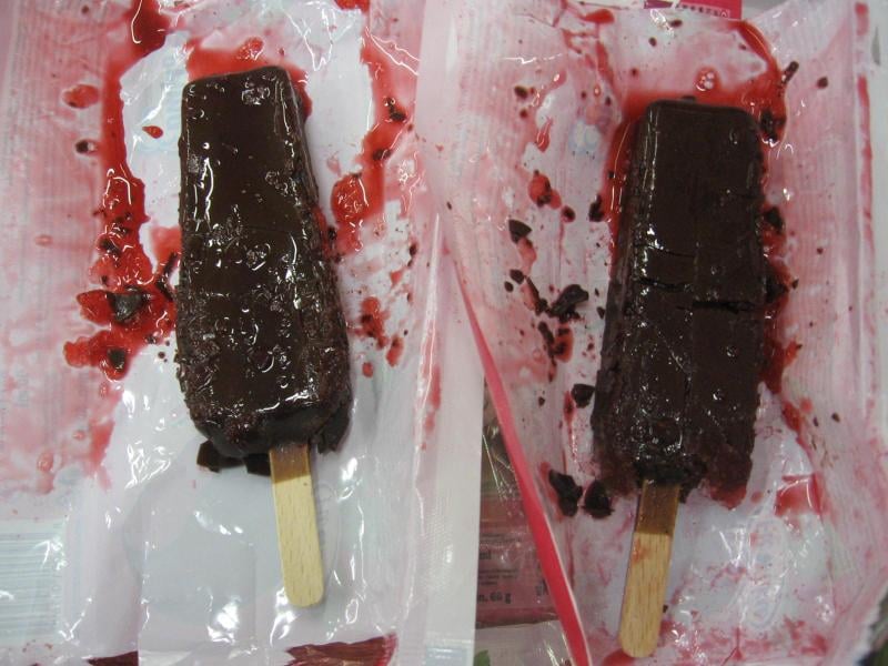 Prima Fit Line Maliny, mražený malinový krém. Výrobky byly rozměklé, deformované s přítomnými ledovými krystaly. Výrobky byly skladovány při teplotách vyšších, než výrobce doporučuje na obale výrobku a než je stanoveno příslušnou vyhláškou.