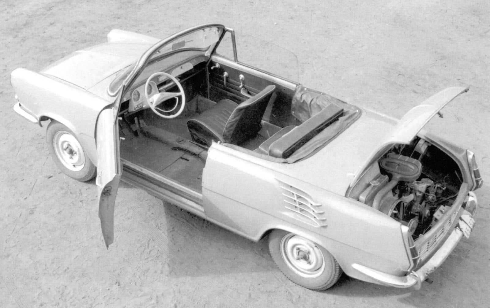 Zatím pouze dílčí podobnost s MB 1000: Škoda roadster byl součástí projektu NOV (Nový Osobní Vůz)