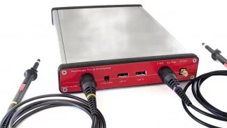 Osciloskop Haasoscope Pro připojitelný přes USB k počítači