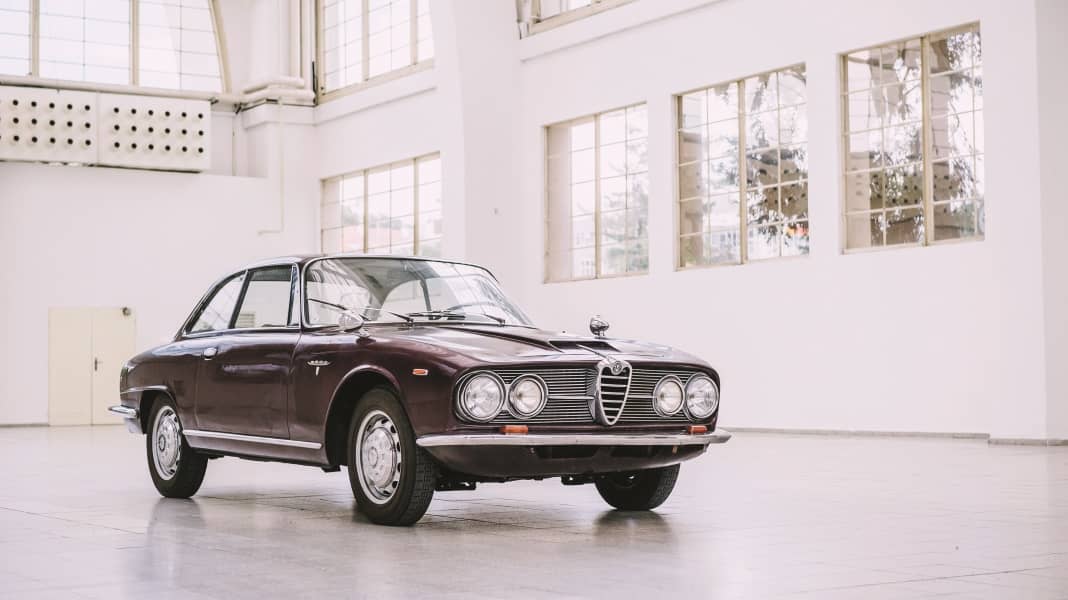 Krásná Alfa Romeo 2600 Sprint byla v 60. letech postrachem mafiánů